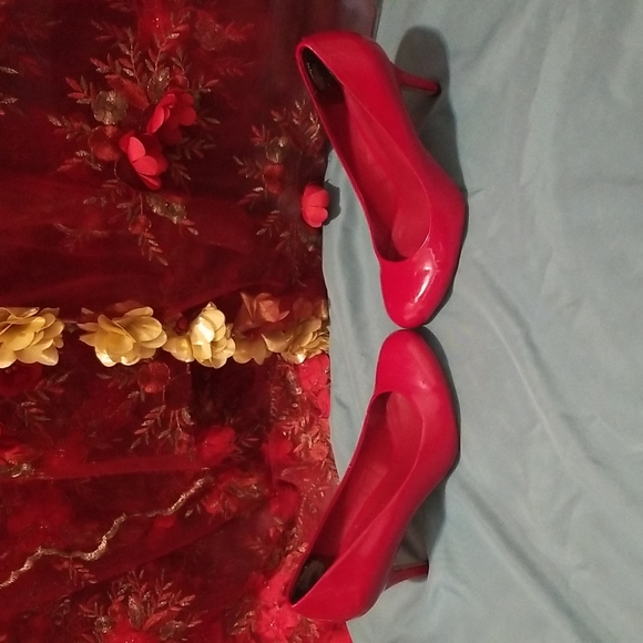 Heels - Picture 2 of 8